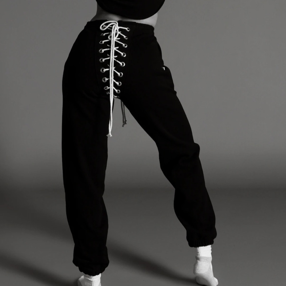 Samara Leah Sweats in Black